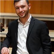 Pianista concertista diplomato al Conservatorio e perfezionatosi all'estero insegna pianoforte a tutti i livelli